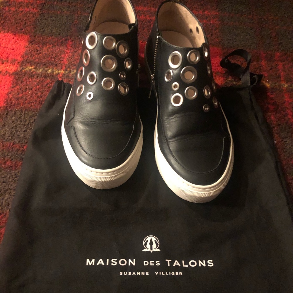 Grommet black sneakers size 38